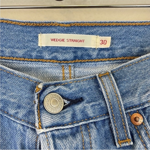 LEVI’S Wedgie Straight High Rise Distressed Crop Jeans Size 30 - Picture 2 of 4
